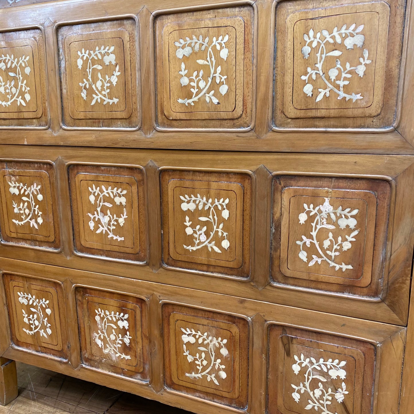 Vintage  Sideboard / Dowry Linen Chest / Chest Of Drawers /Cocktail Cabinet