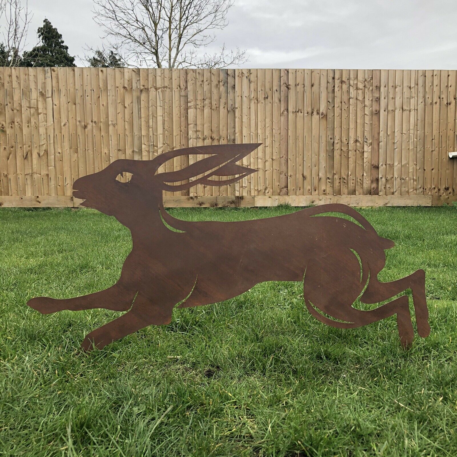 running hare garden decoration